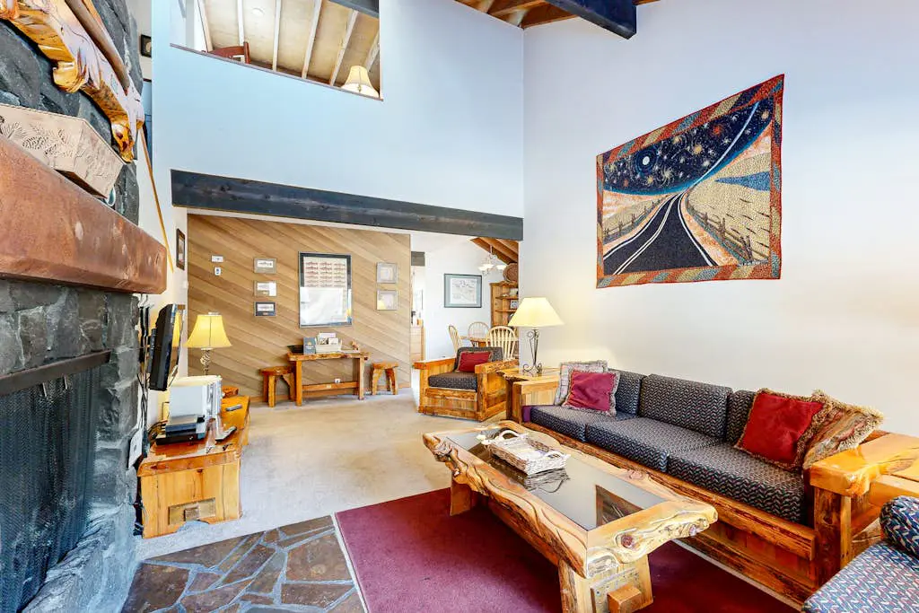Sunriver Condo with Private Hot Tub, WiFi,