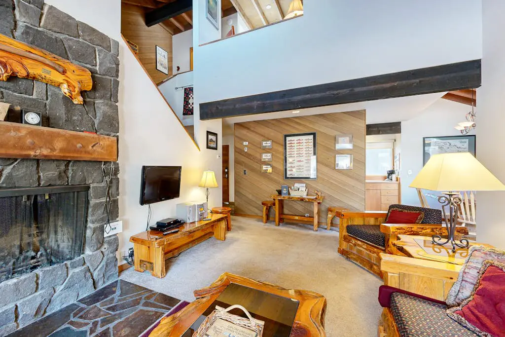 Sunriver Condo with Private Hot Tub, WiFi,