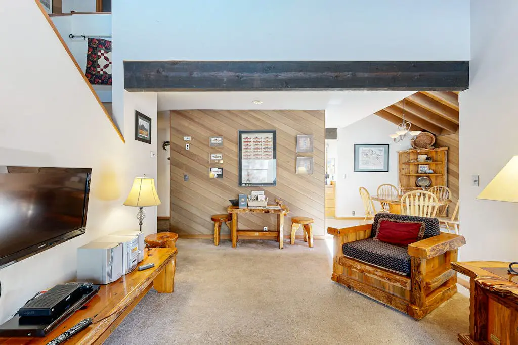 Sunriver Condo with Private Hot Tub, WiFi,