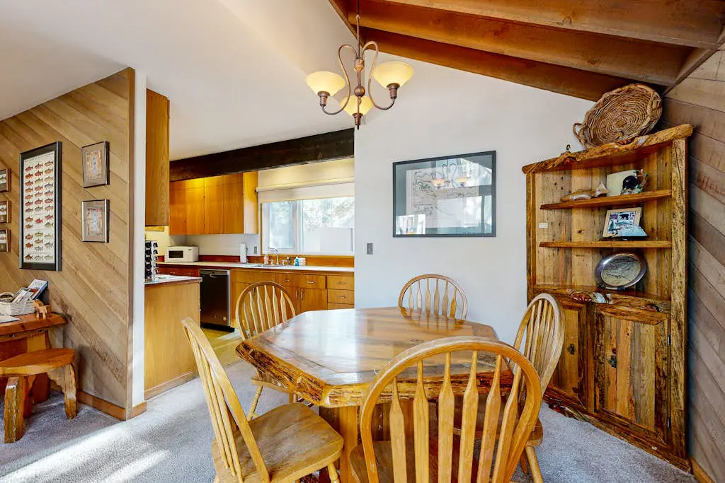 Sunriver Condo with Private Hot Tub, WiFi,