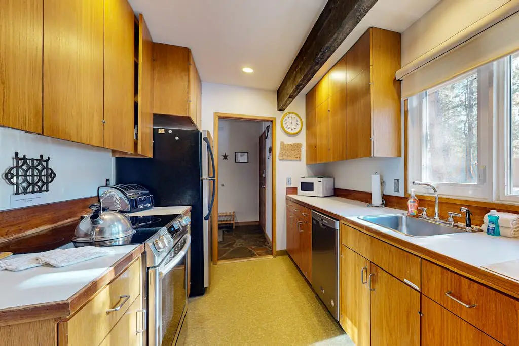 Sunriver Condo with Private Hot Tub, WiFi,