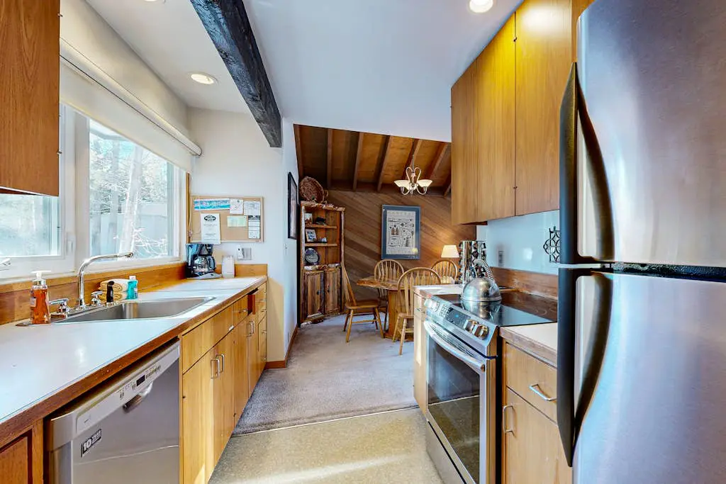 Sunriver Condo with Private Hot Tub, WiFi,