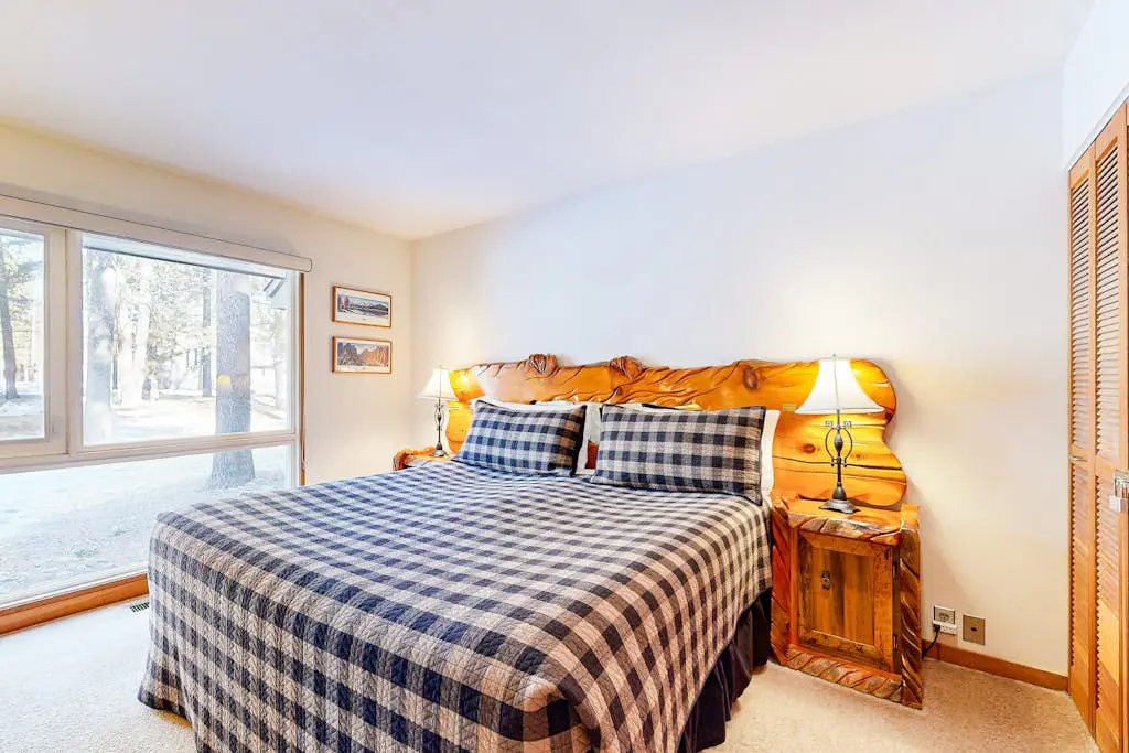 Sunriver Condo with Private Hot Tub, WiFi,