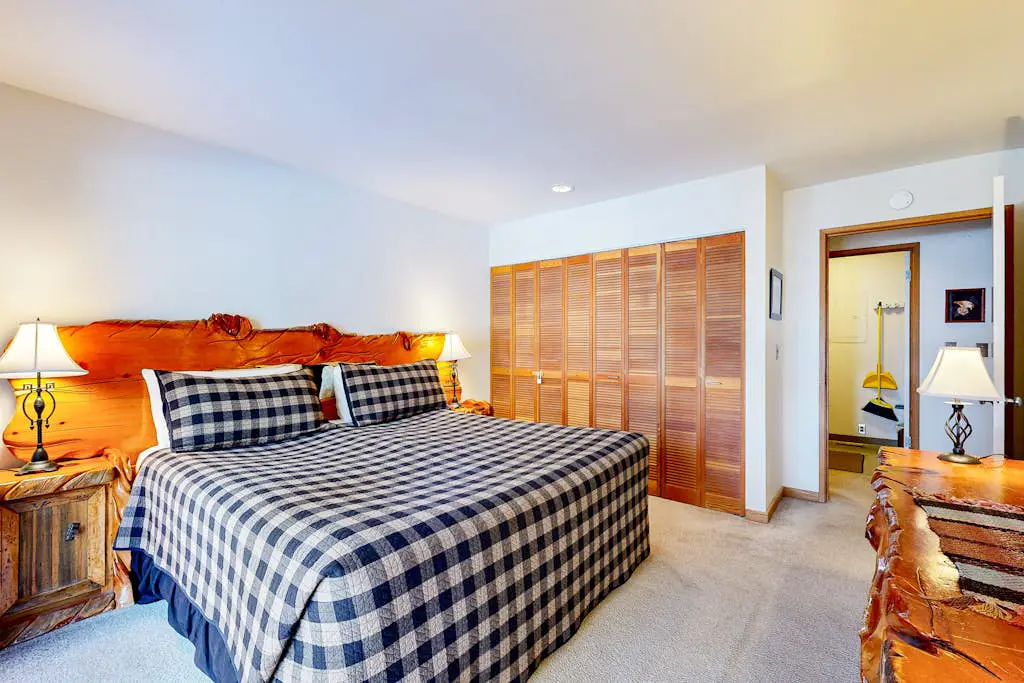 Sunriver Condo with Private Hot Tub, WiFi,