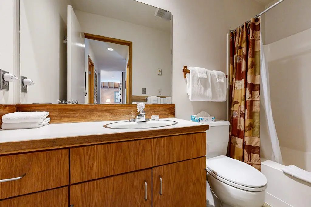 Sunriver Condo with Private Hot Tub, WiFi,