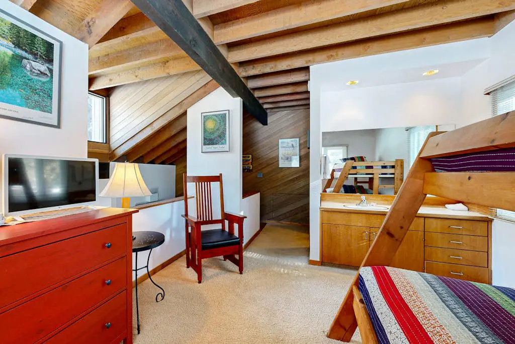 Sunriver Condo with Private Hot Tub, WiFi,