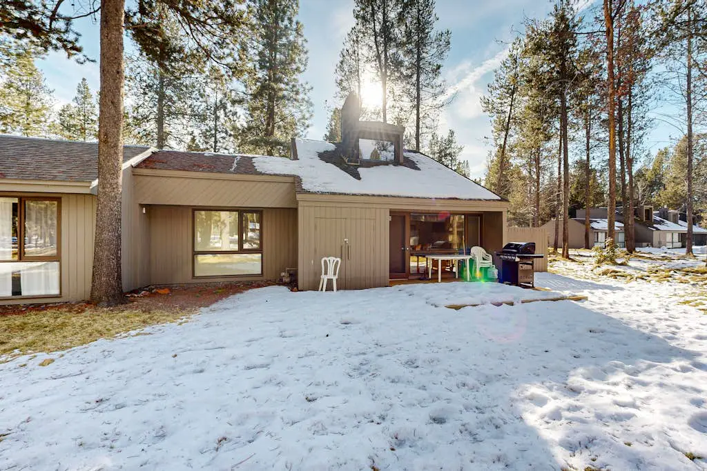 Sunriver Condo with Private Hot Tub, WiFi,