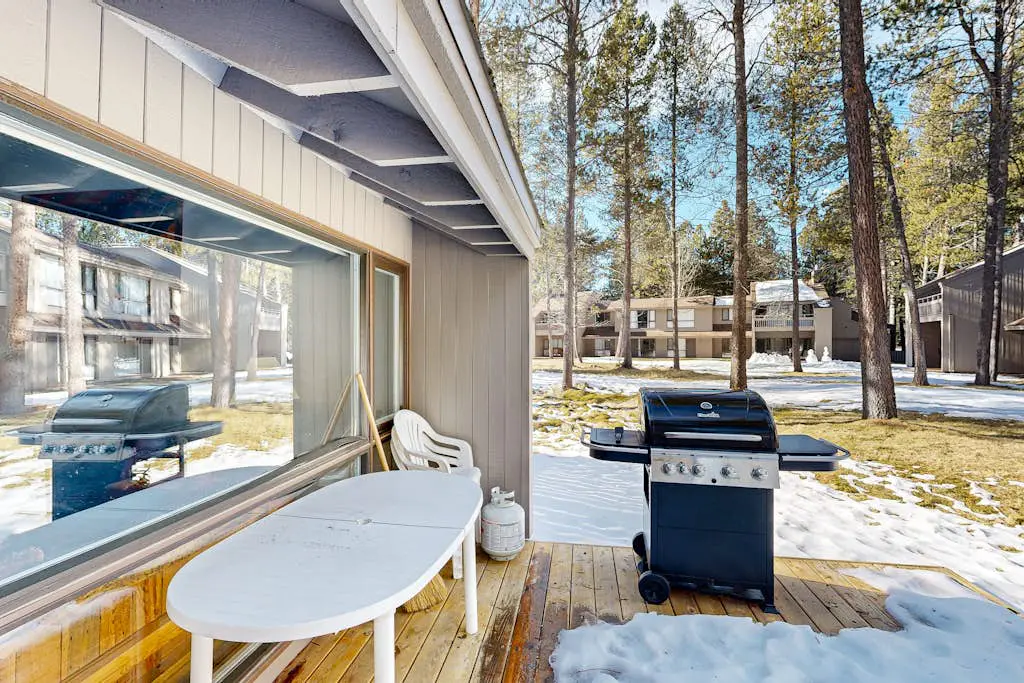 Sunriver Condo with Private Hot Tub, WiFi,