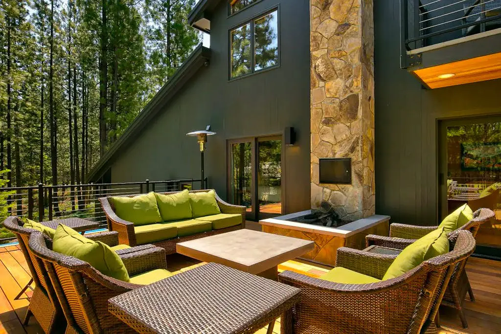 A modern mountain retreat designed for gathering, comfort and connection