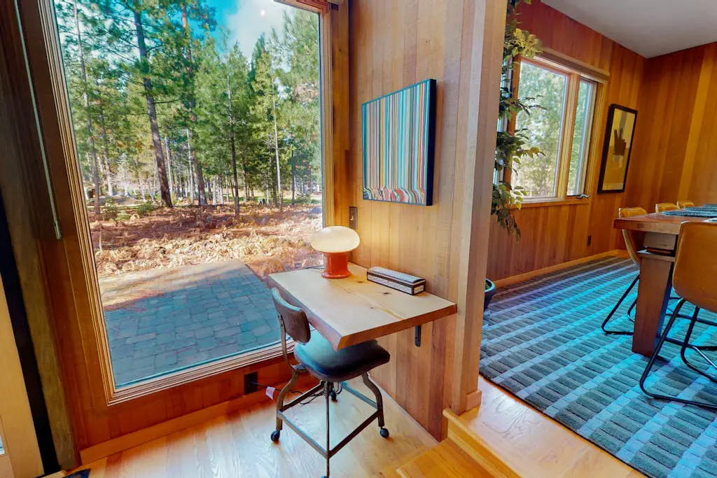 A modern mountain retreat designed for gathering, comfort and connection