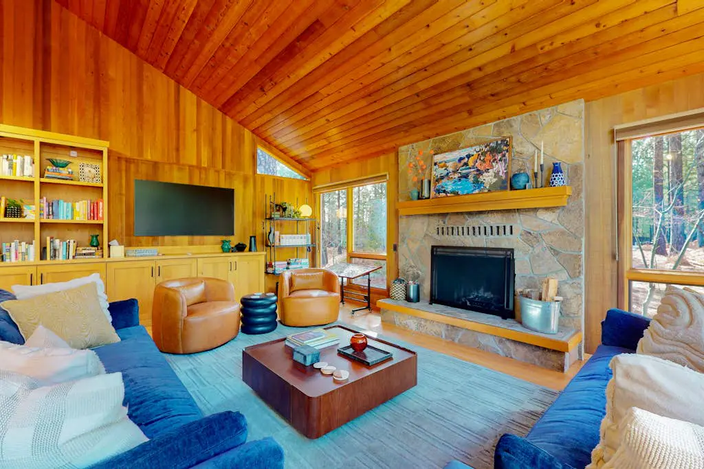 A modern mountain retreat designed for gathering, comfort and connection