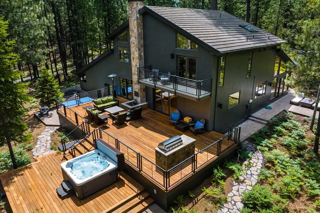A modern mountain retreat designed for gathering, comfort and connection