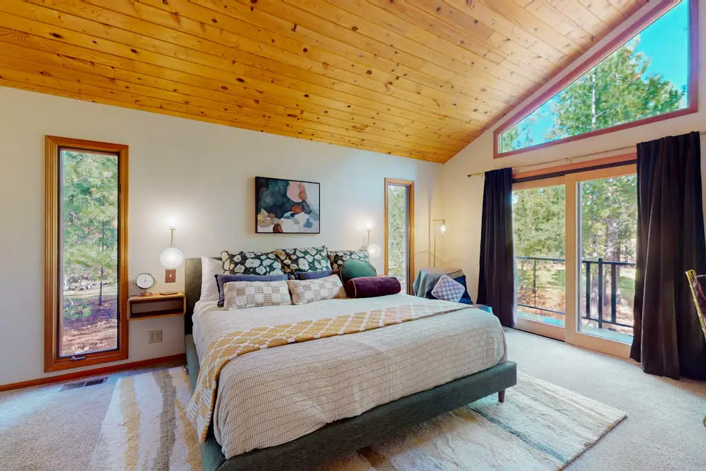 A modern mountain retreat designed for gathering, comfort and connection