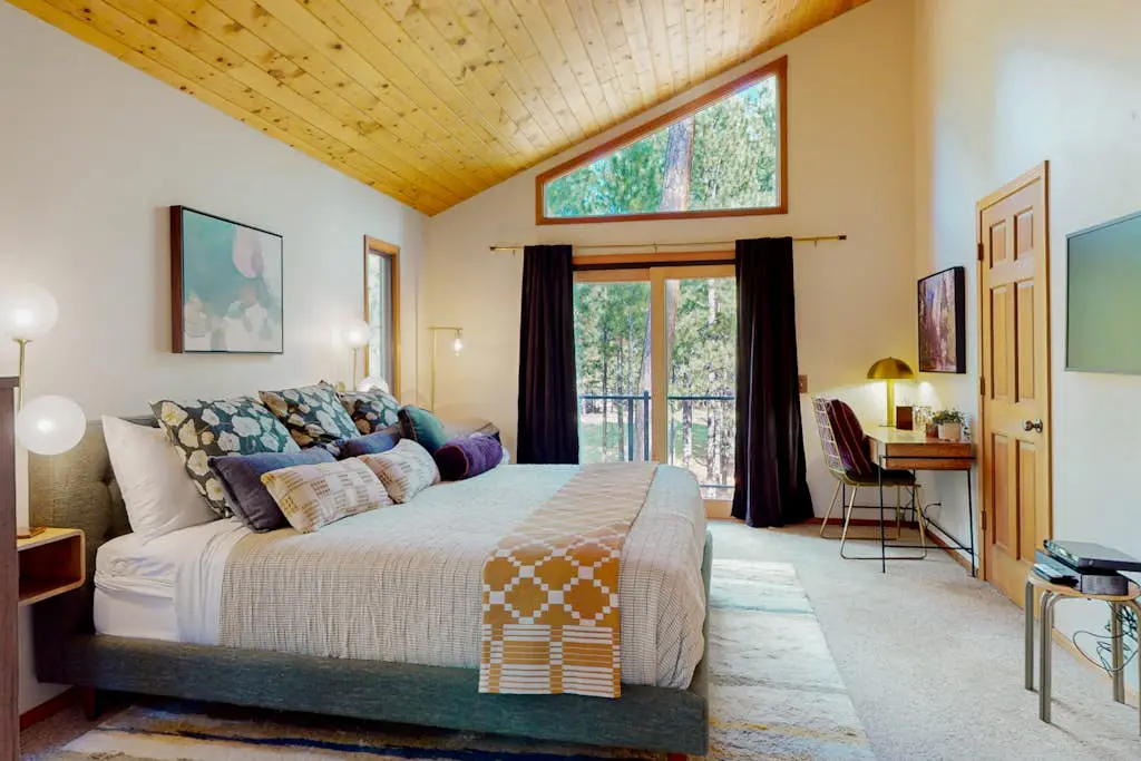 A modern mountain retreat designed for gathering, comfort and connection