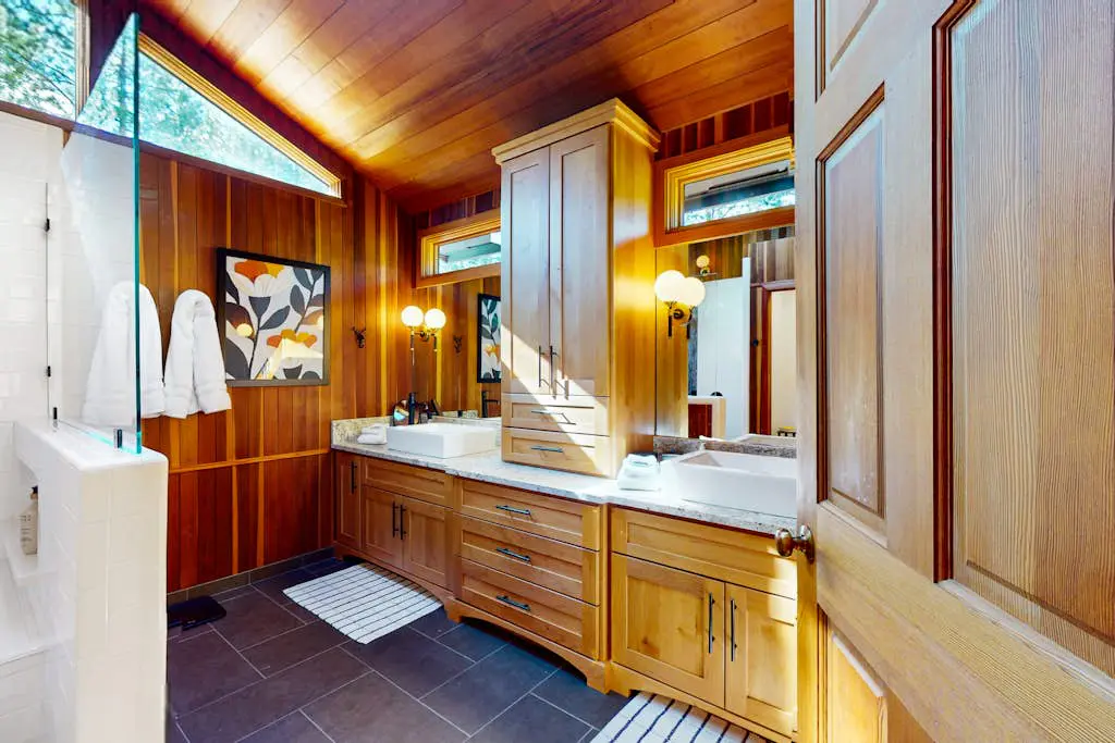 A modern mountain retreat designed for gathering, comfort and connection