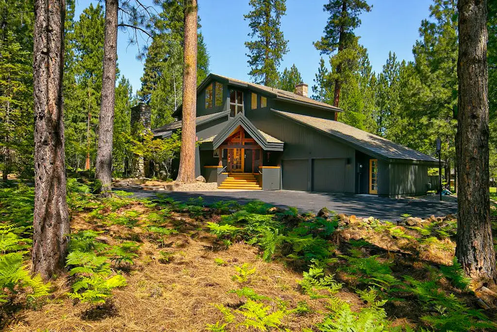 A modern mountain retreat designed for gathering, comfort and connection