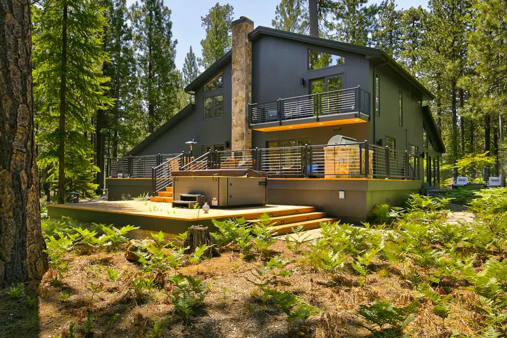 A modern mountain retreat designed for gathering, comfort and connection