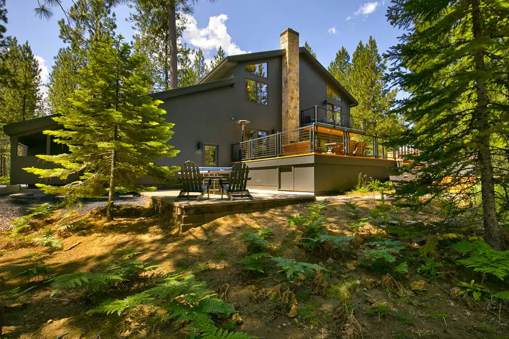 A modern mountain retreat designed for gathering, comfort and connection