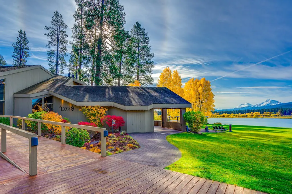 A modern mountain retreat designed for gathering, comfort and connection