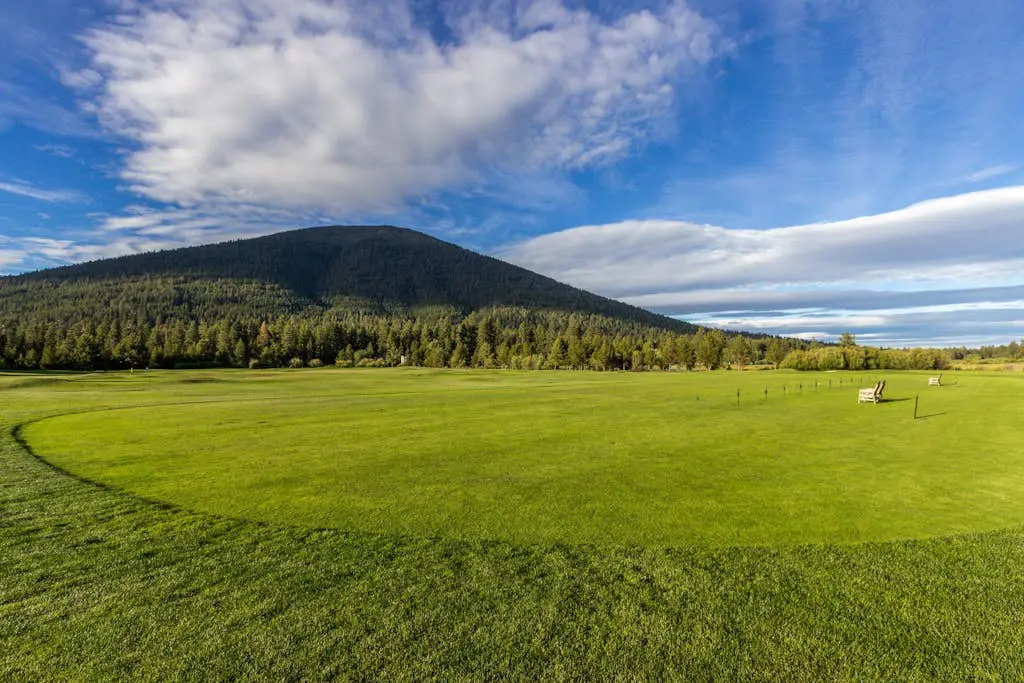 A modern mountain retreat designed for gathering, comfort and connection