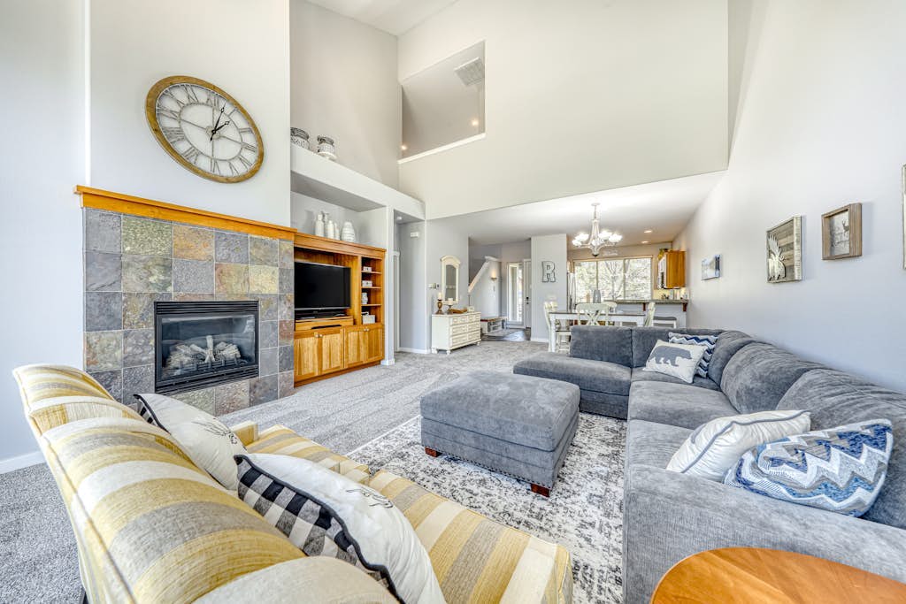 Two-Story Townhouse withFree WiFi, Fireplace, AC, Patio, & Shared Hot Tub, Pools