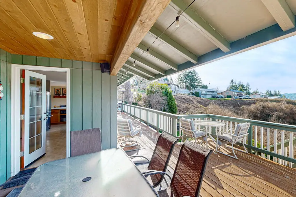 Reedsport Hideaway