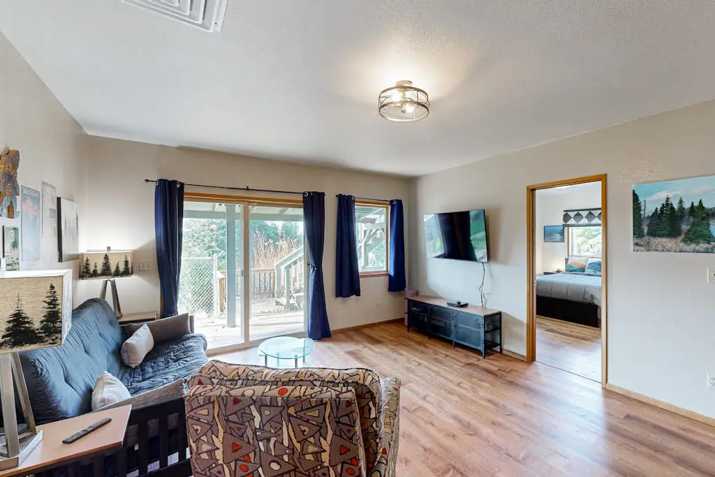 Reedsport Hideaway