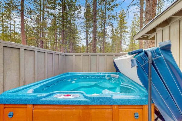 Family-Friendly Sunriver Home with Private Hot Tub, Shared Pool, WiFi, SHARC passes