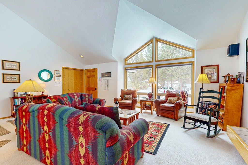 Family-Friendly Sunriver Home with Private Hot Tub, Shared Pool, WiFi, SHARC passes
