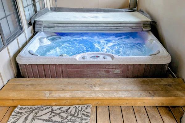 Newly renovated home with private hot tub, deck, & SHARC passes