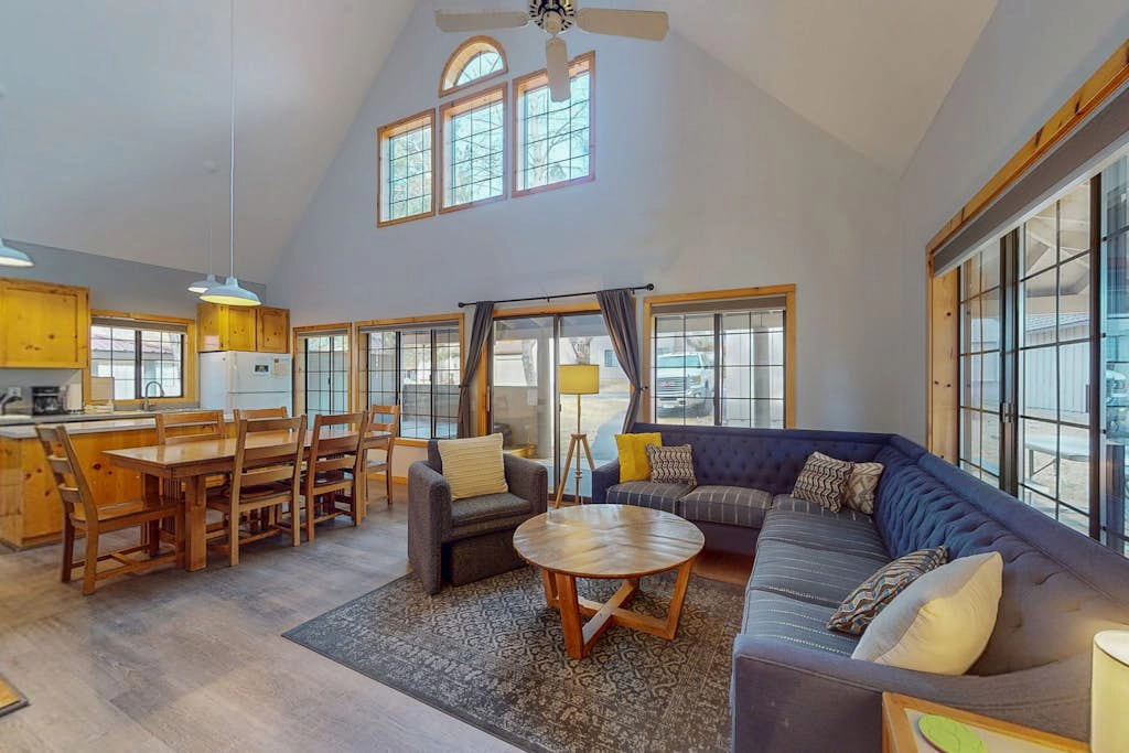Circle 4 Cabin 25