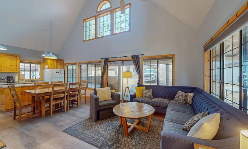 Newly renovated home with private hot tub, deck, & SHARC passes