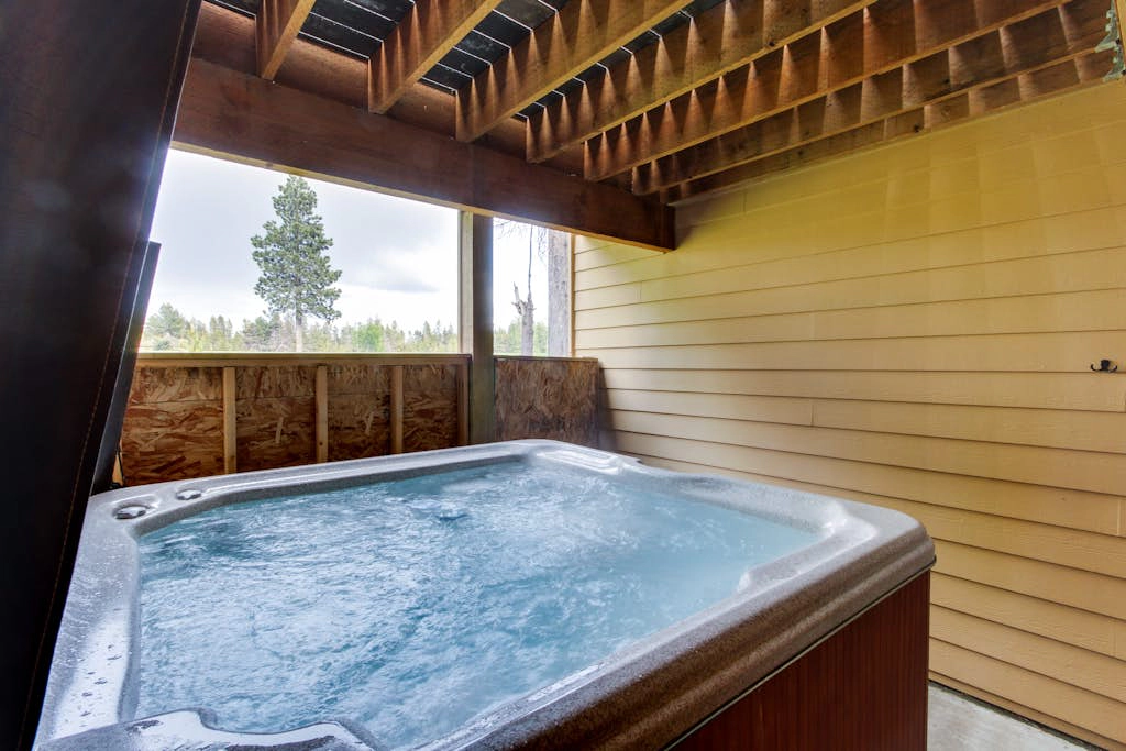 Updated Townhome with Golf Course Views & Private Hot Tub, 8 SHARC Passes