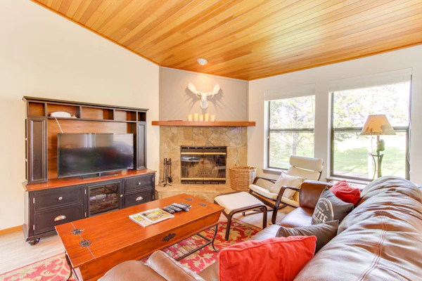 Updated Townhome with Golf Course Views & Private Hot Tub, 8 SHARC Passes