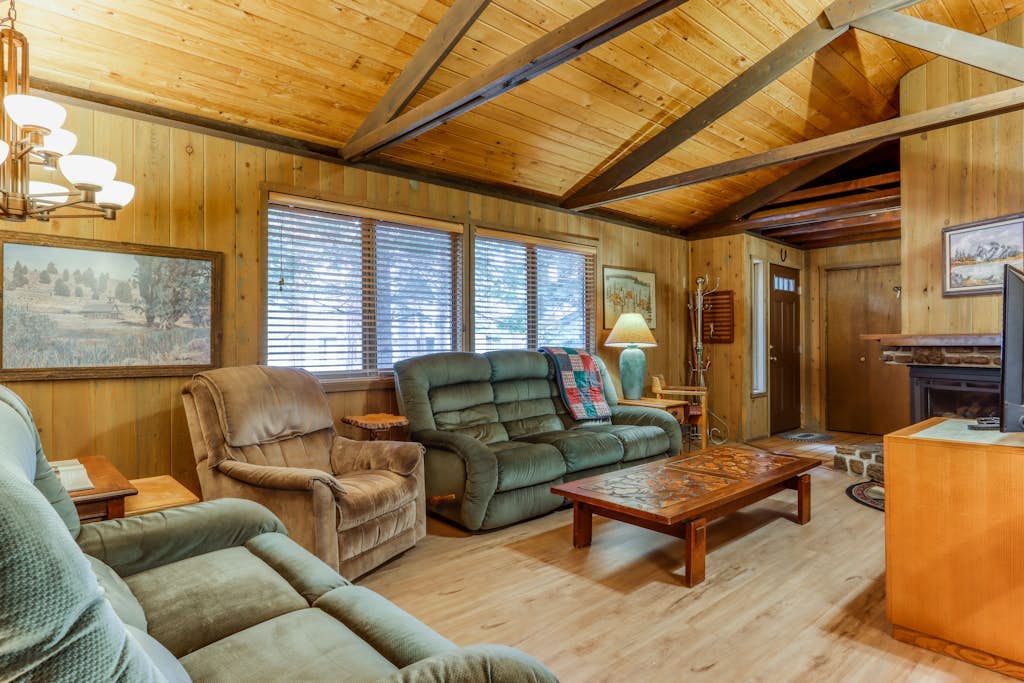 Cozy Jay Cabin