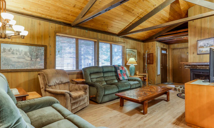 Dog-Friendly Cabin Close to the Village - SHARC Passes Included