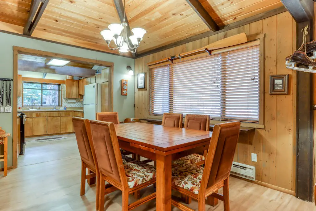 Dog-Friendly Cabin Close to the Village - SHARC Passes Included