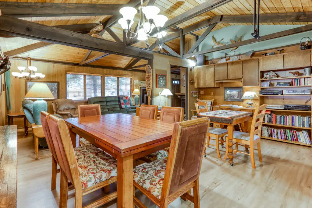 Dog-Friendly Cabin Close to the Village - SHARC Passes Included