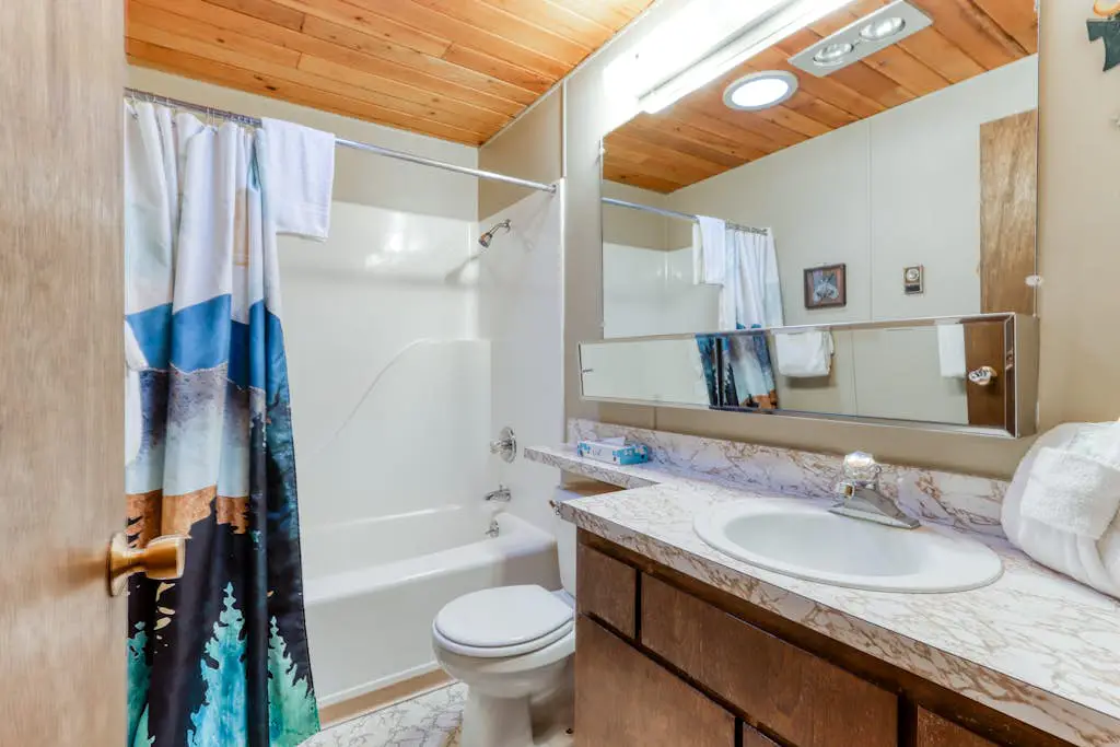 Dog-Friendly Cabin Close to the Village - SHARC Passes Included