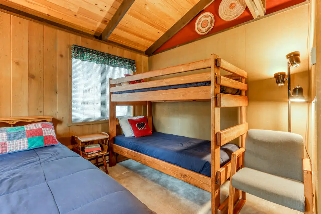 Dog-Friendly Cabin Close to the Village - SHARC Passes Included