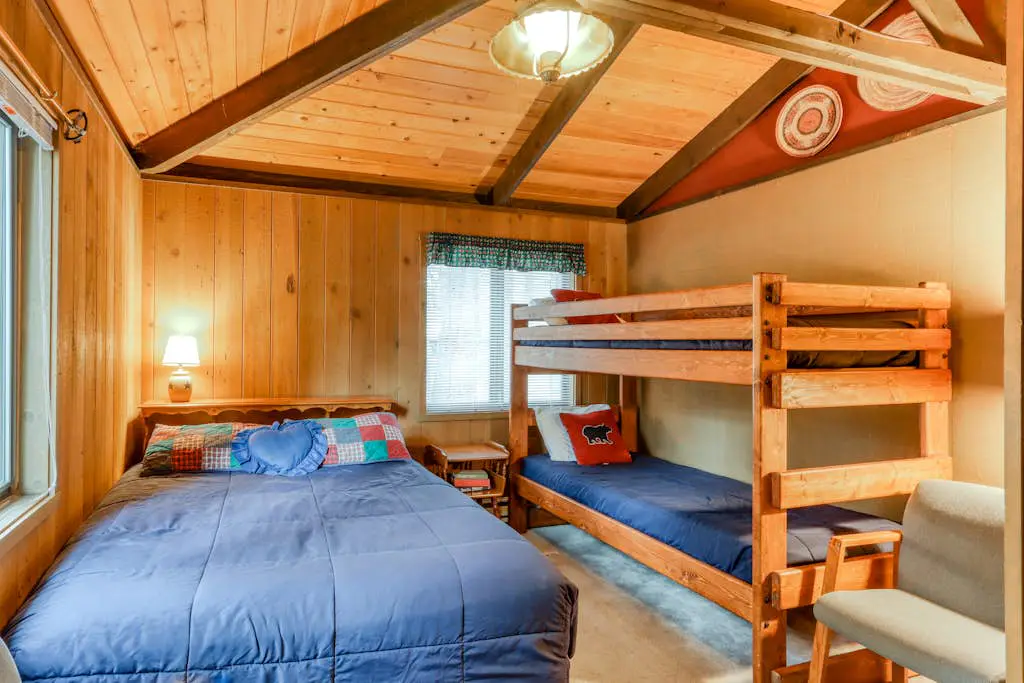 Dog-Friendly Cabin Close to the Village - SHARC Passes Included