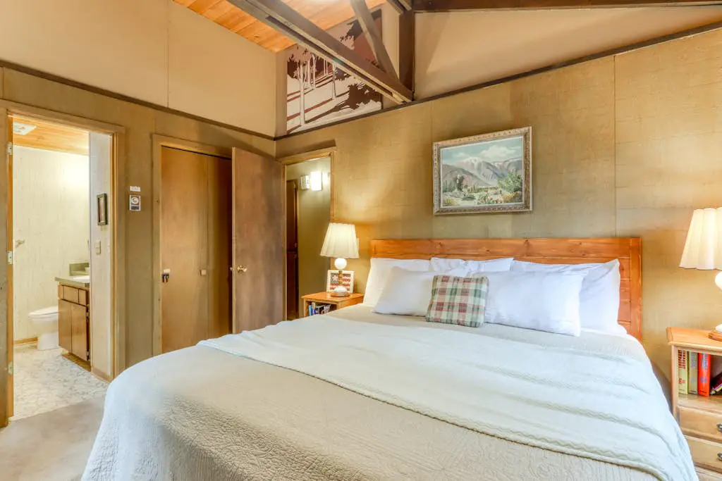Dog-Friendly Cabin Close to the Village - SHARC Passes Included