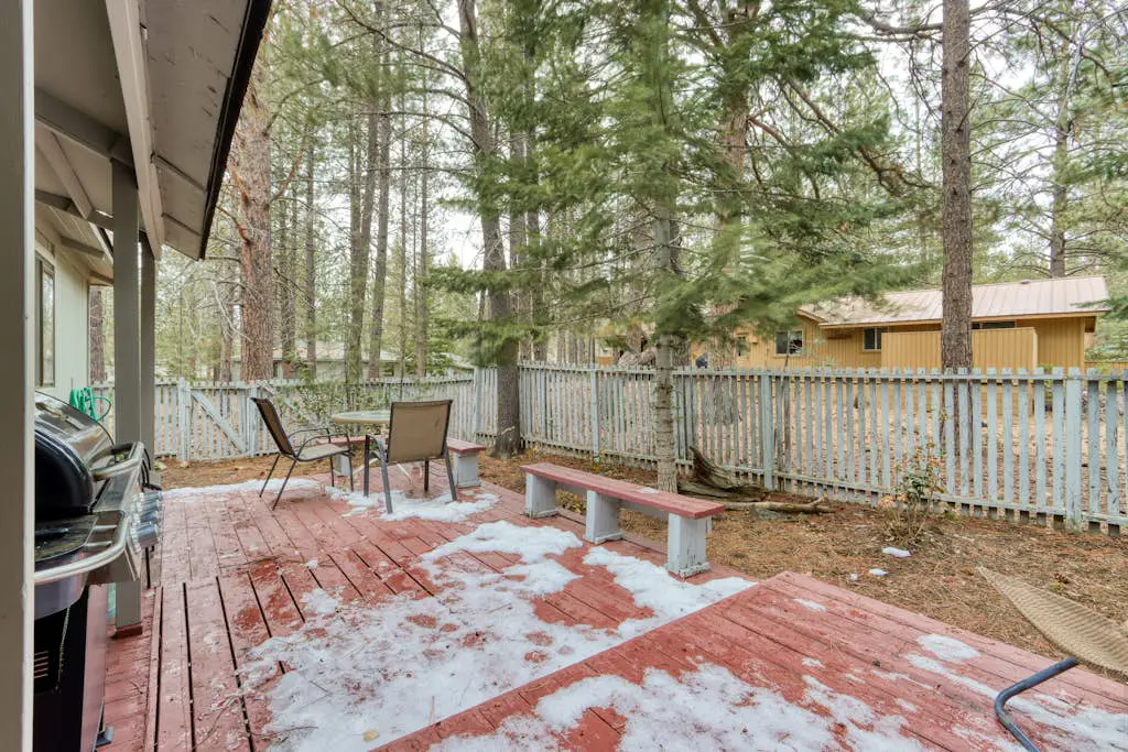 Dog-Friendly Cabin Close to the Village - SHARC Passes Included
