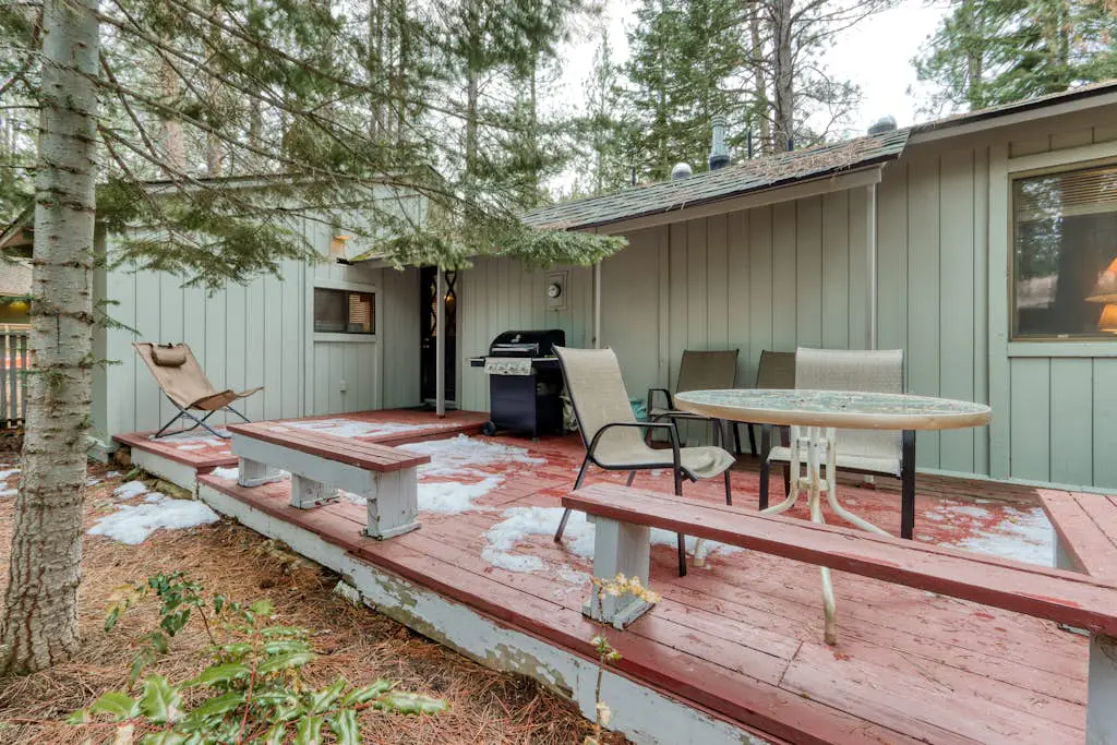 Dog-Friendly Cabin Close to the Village - SHARC Passes Included