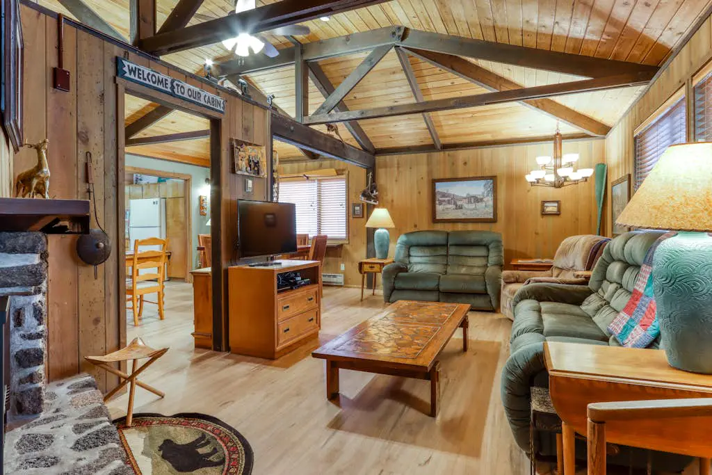 Dog-Friendly Cabin Close to the Village - SHARC Passes Included