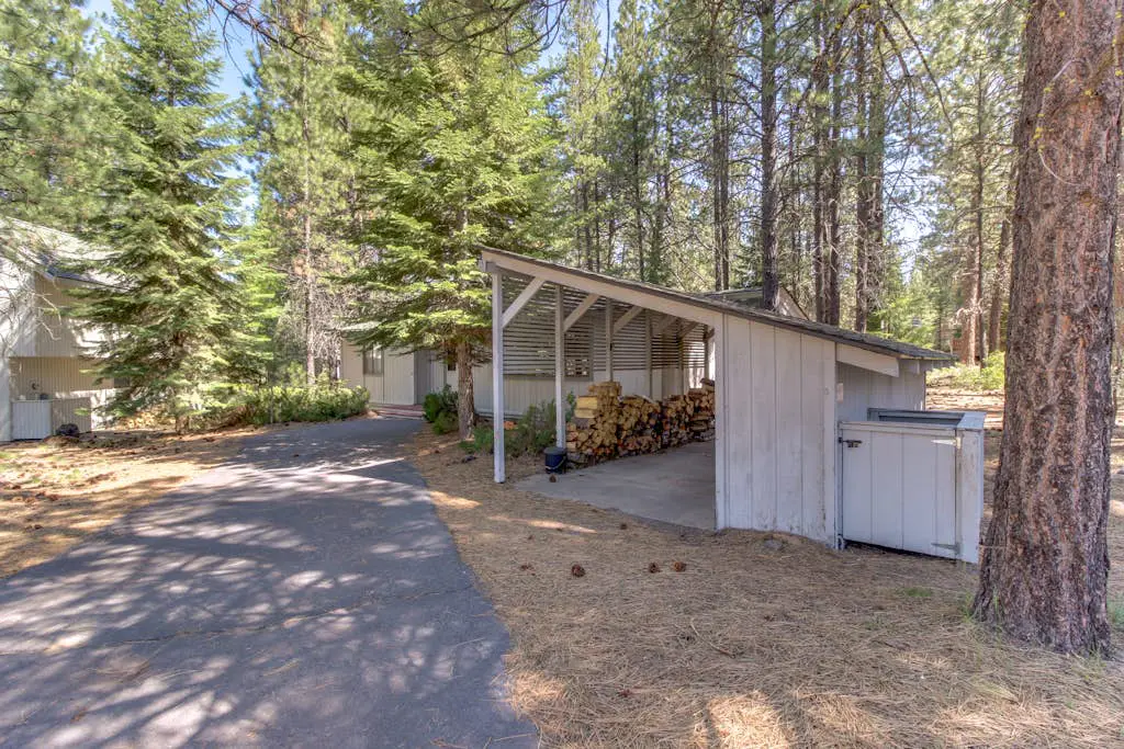 Dog-Friendly Cabin Close to the Village - SHARC Passes Included