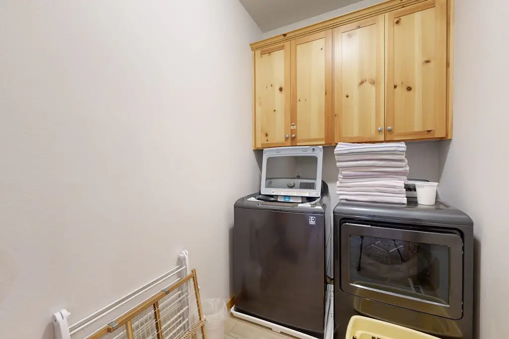 Dog-friendly destination with pool, private hot tub, fireplace & SHARC passes