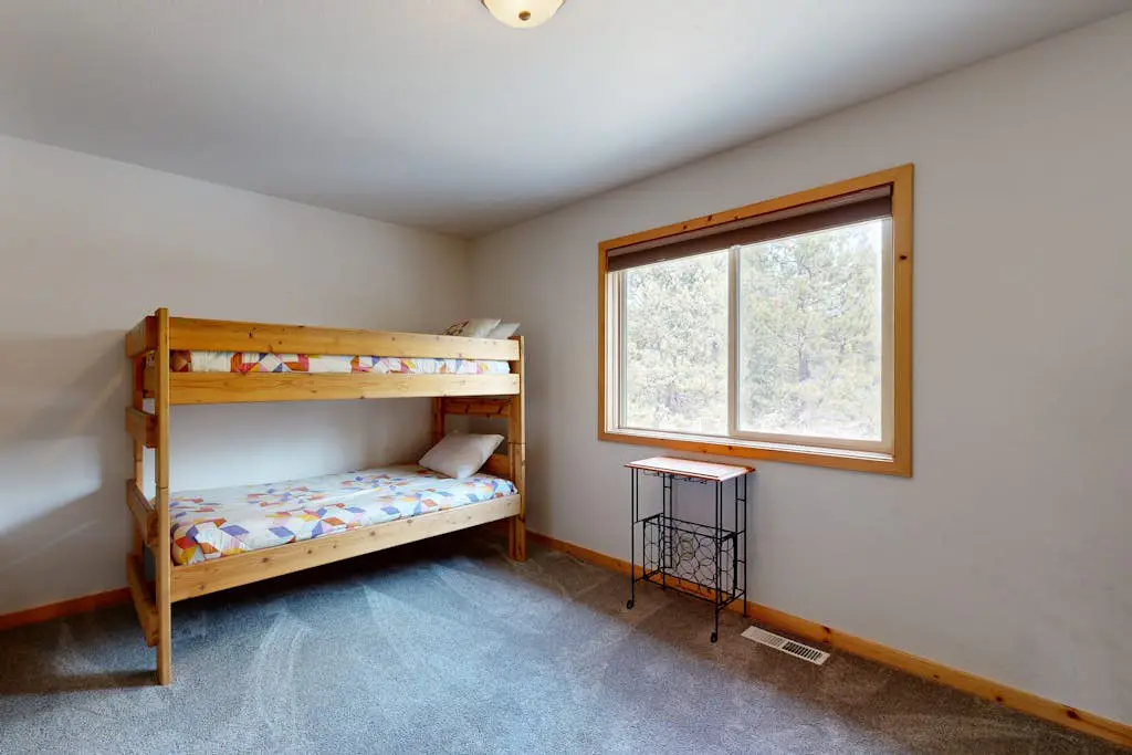 Dog-friendly destination with pool, private hot tub, fireplace & SHARC passes