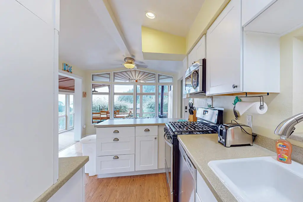 Oceanfront home with private hot tub, walls of glass & spectacular view