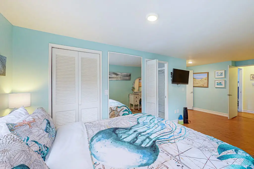 Oceanfront home with private hot tub, walls of glass & spectacular view